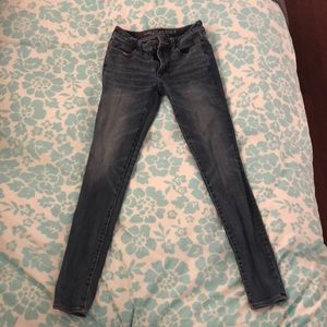 Low rise American Eagle skinny jeans.